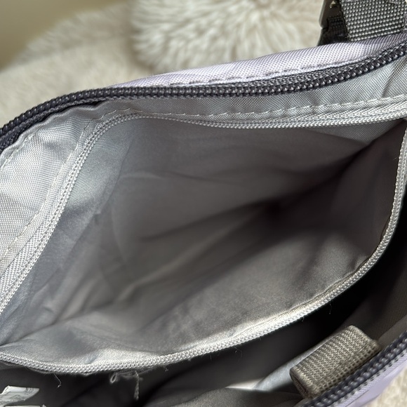 Baggallini light grey camouflage travel bag w multiple zippers pockets & strap - Picture 5 of 10